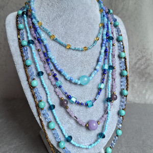 Naszyjnik kaskadowy z koralików, błękit i fiolet