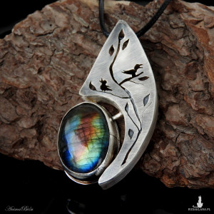 Wisiorek srebrny z kolorowym labradorytem Ptaszki na gałązce