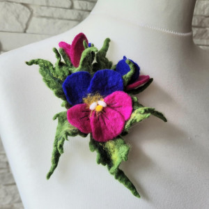 Filcowana broszka bratek