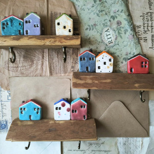 Zestaw wieszaków z domkami