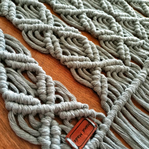 Ręcznie Pleciona Serweta Makramowa w Kolorze Jasnoszarym