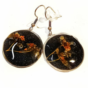 Niepowtarzalne kolczyki handmade z motylnikiem i czarną żywicą