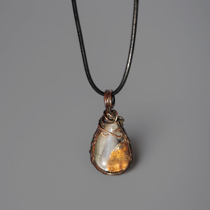 Wisiorek z kwarcu fantomowego i czystej miedzi na łańcuszku