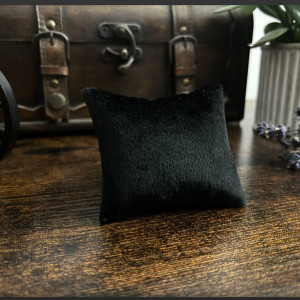 Czarne poduszki welurowe   ( sztuk 230)