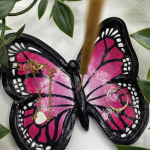 Podstawka na kadzidło i biżuterię różowy motyl