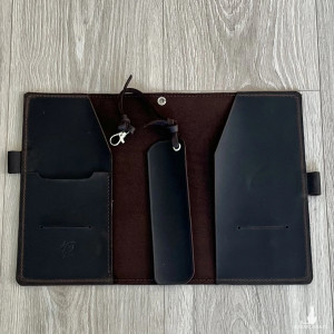 Brązowy notes, okładka ze skóry formatu A 5.Matowe lico.