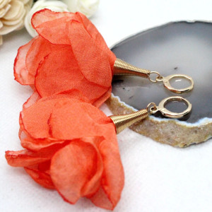 długie kolczyki - szyfonowe kwiatki - pomarańczowe