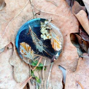 Zawieszka z żywicy z roślinami glamour