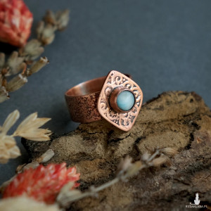 Pierścionek miedziany z larimarem z ręcznym rysunkiem r.16-17