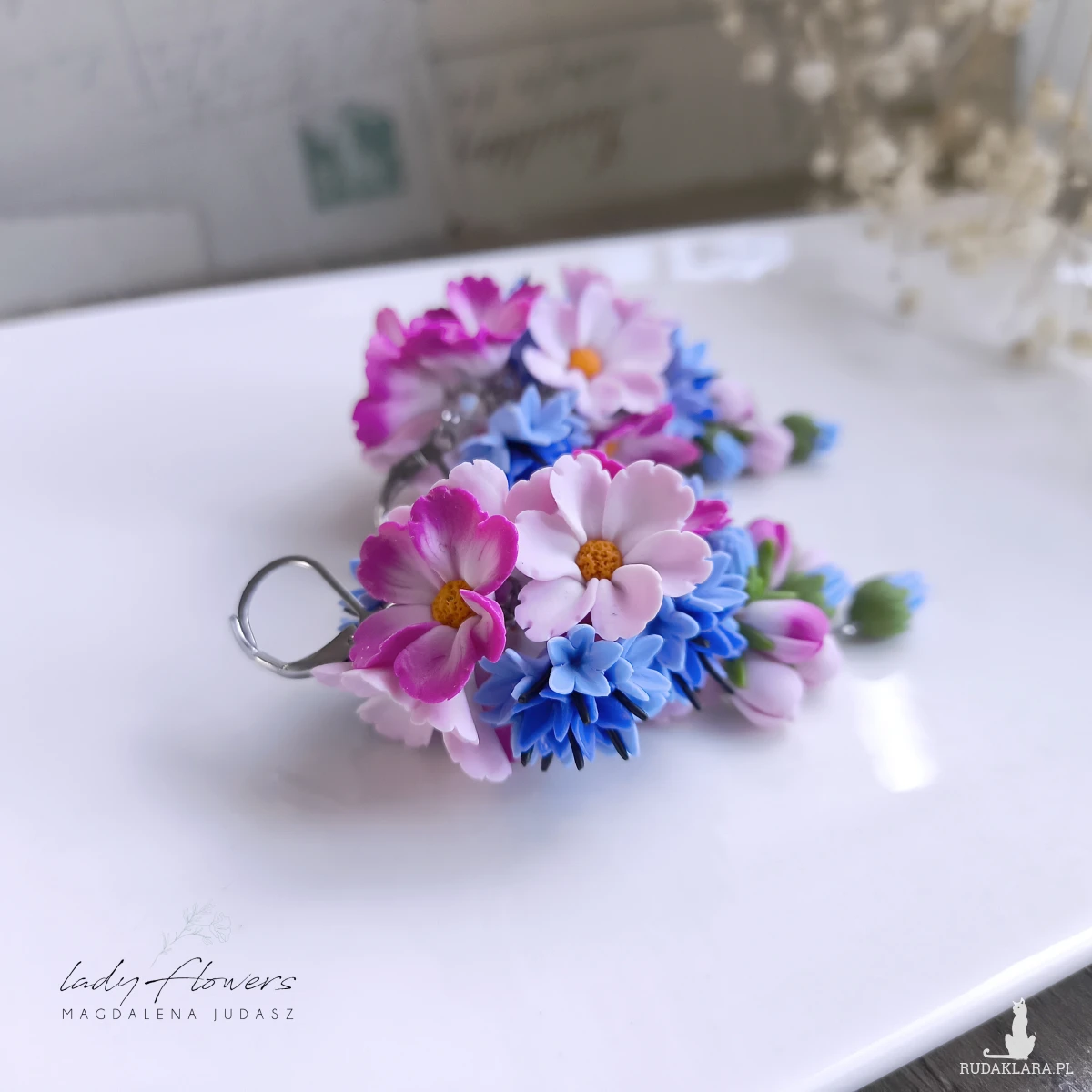 Kolczyki z kwiatami kosmosu i chabrami