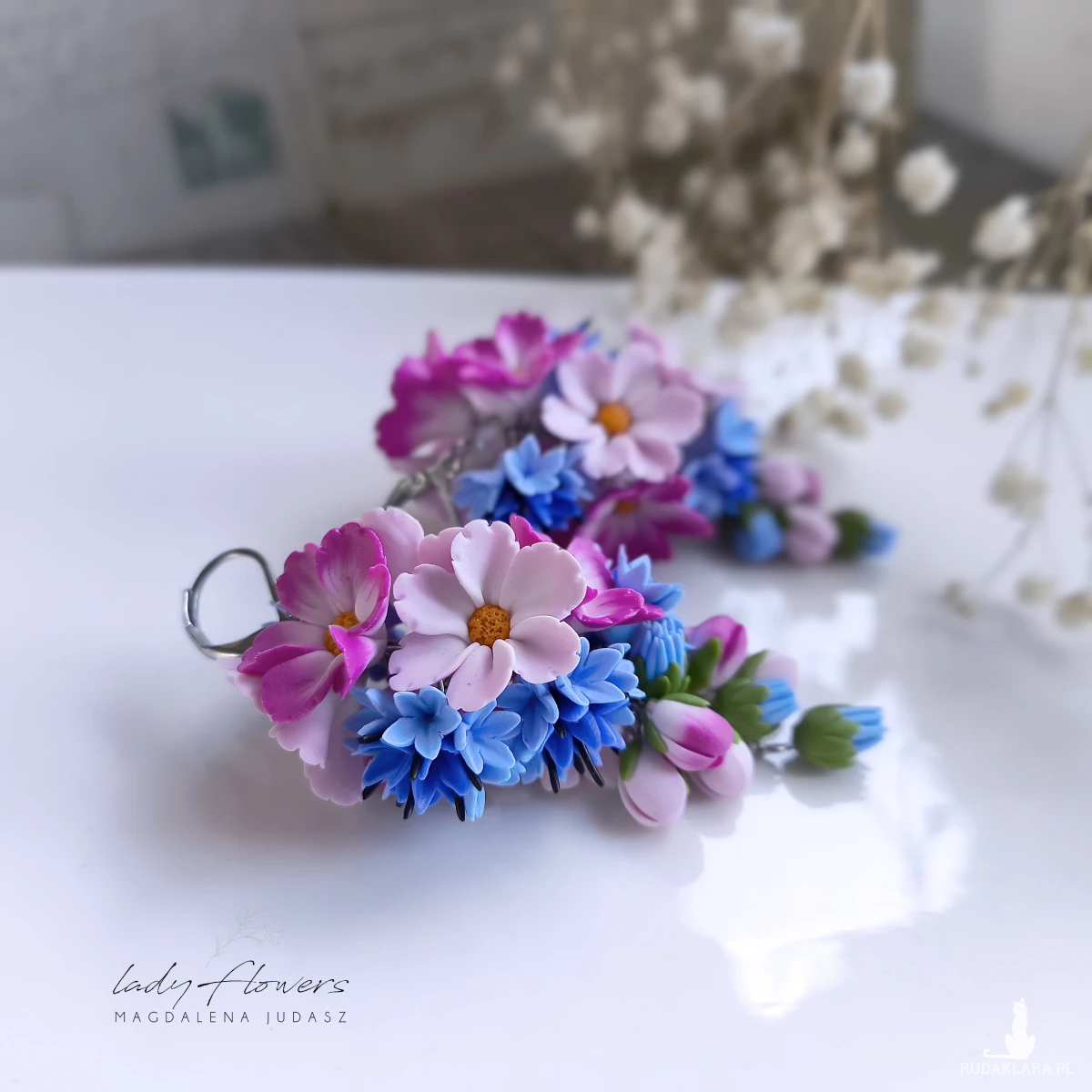 Kolczyki z kwiatami kosmosu i chabrami