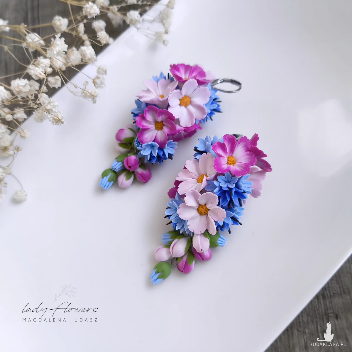 Kolczyki z kwiatami kosmosu i chabrami