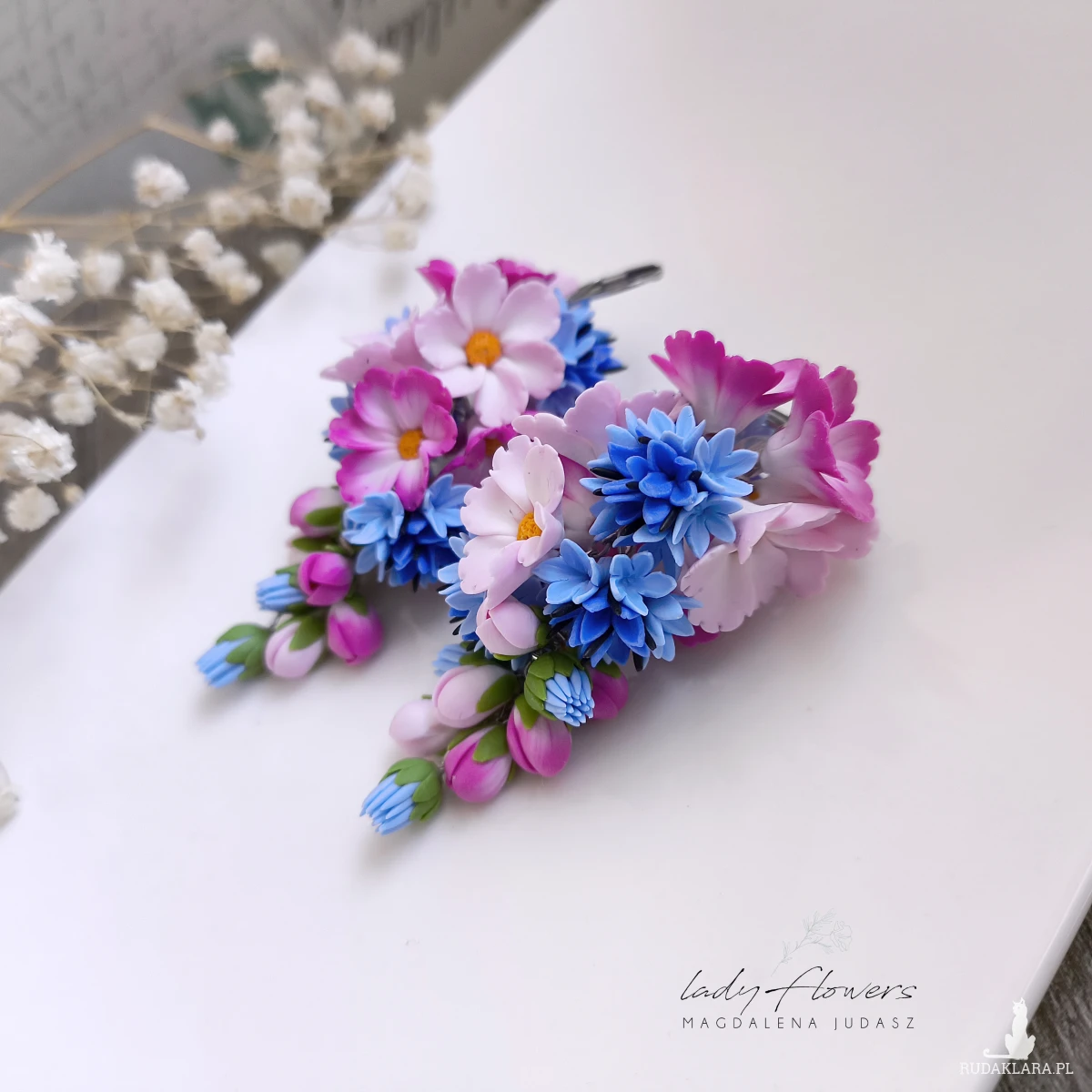 Kolczyki z kwiatami kosmosu i chabrami