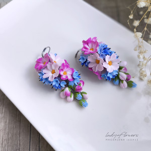 Kolczyki z kwiatami kosmosu i chabrami