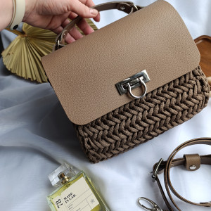 Torebka listonoszka skórzana ręcznie szydełkowana na ramię