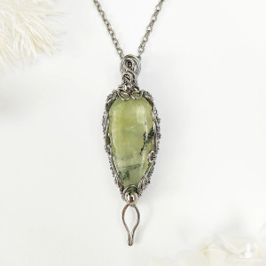 Naszyjnik Prehnit 'Kemen' stal chirurgiczna wisiorek handmade wirewrapping