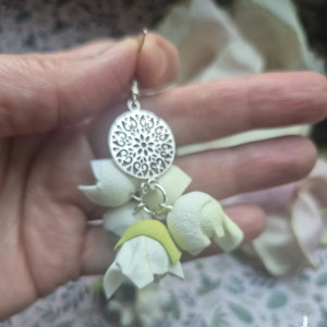 Kolczyki subtelne kwiaty ecru