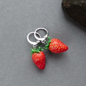Kolczyki z truskawką