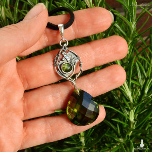 Wisiorek srebrny z zielonym turmalinem i cyrkonią