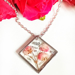 Ręcznie robiony naszyjnik z żywicy