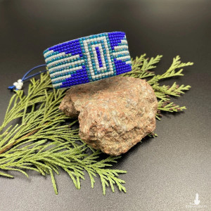 BRANSOLETKA TKANA NA KROŚNIE Z KORALIKÓW chabrowy morski kremowy #951