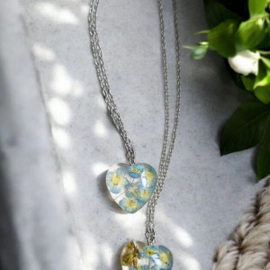 Naszyjnik z delikatnymi kwiatuszkami