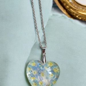 Naszyjnik z delikatnymi kwiatuszkami
