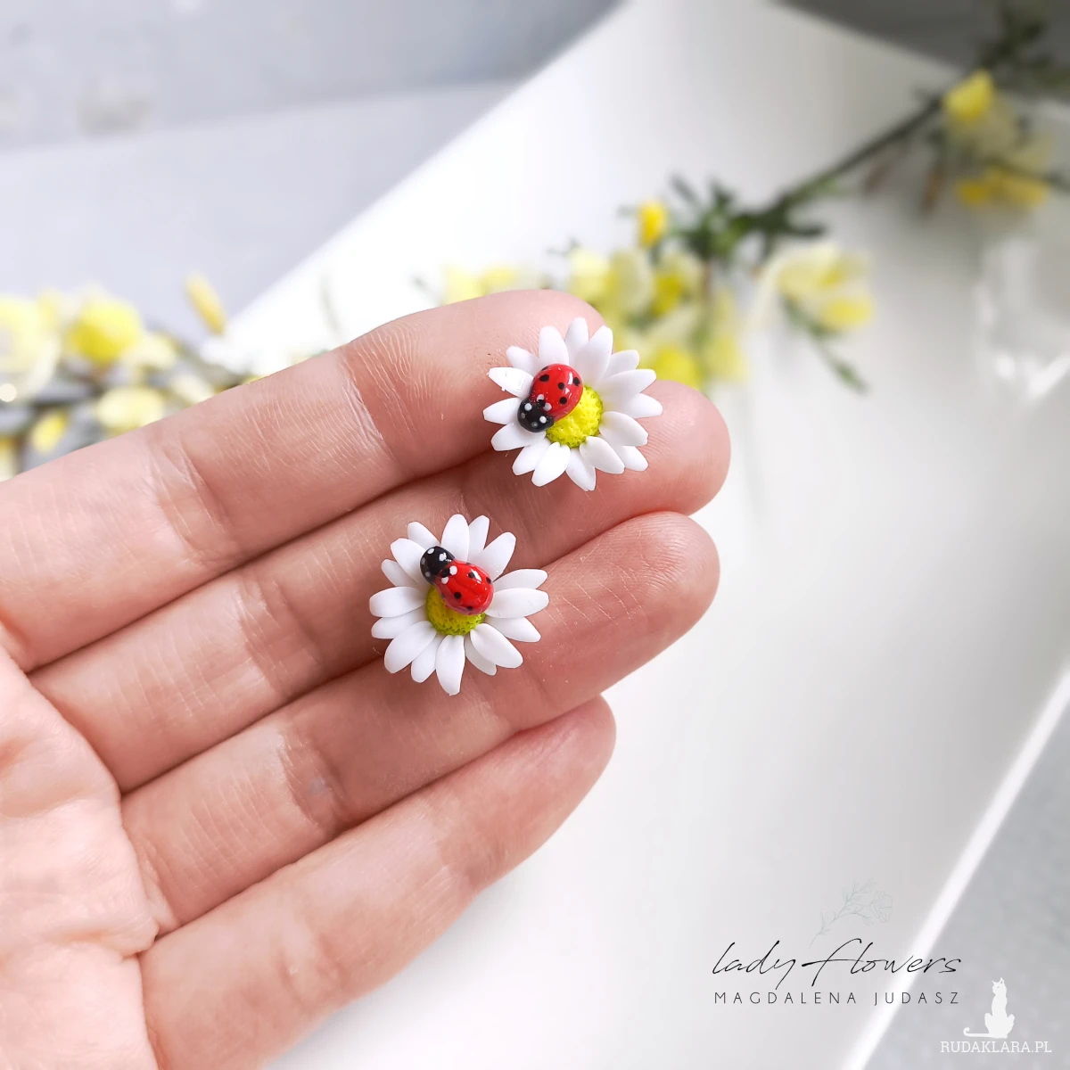 Kolczyki stokrotki z biedronkami