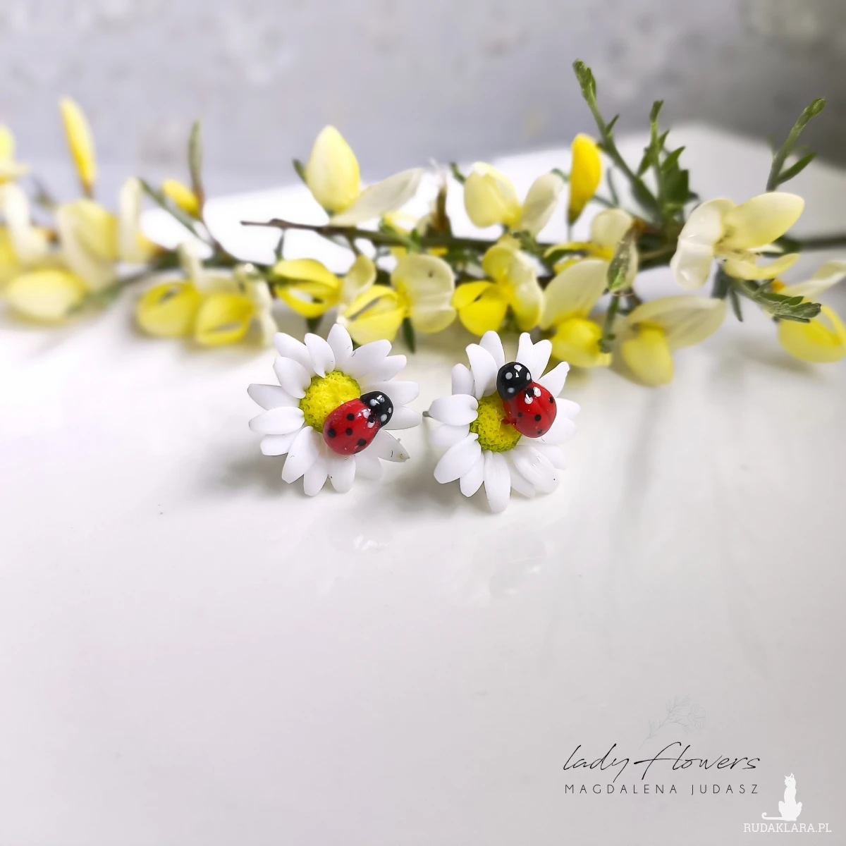 Kolczyki stokrotki z biedronkami