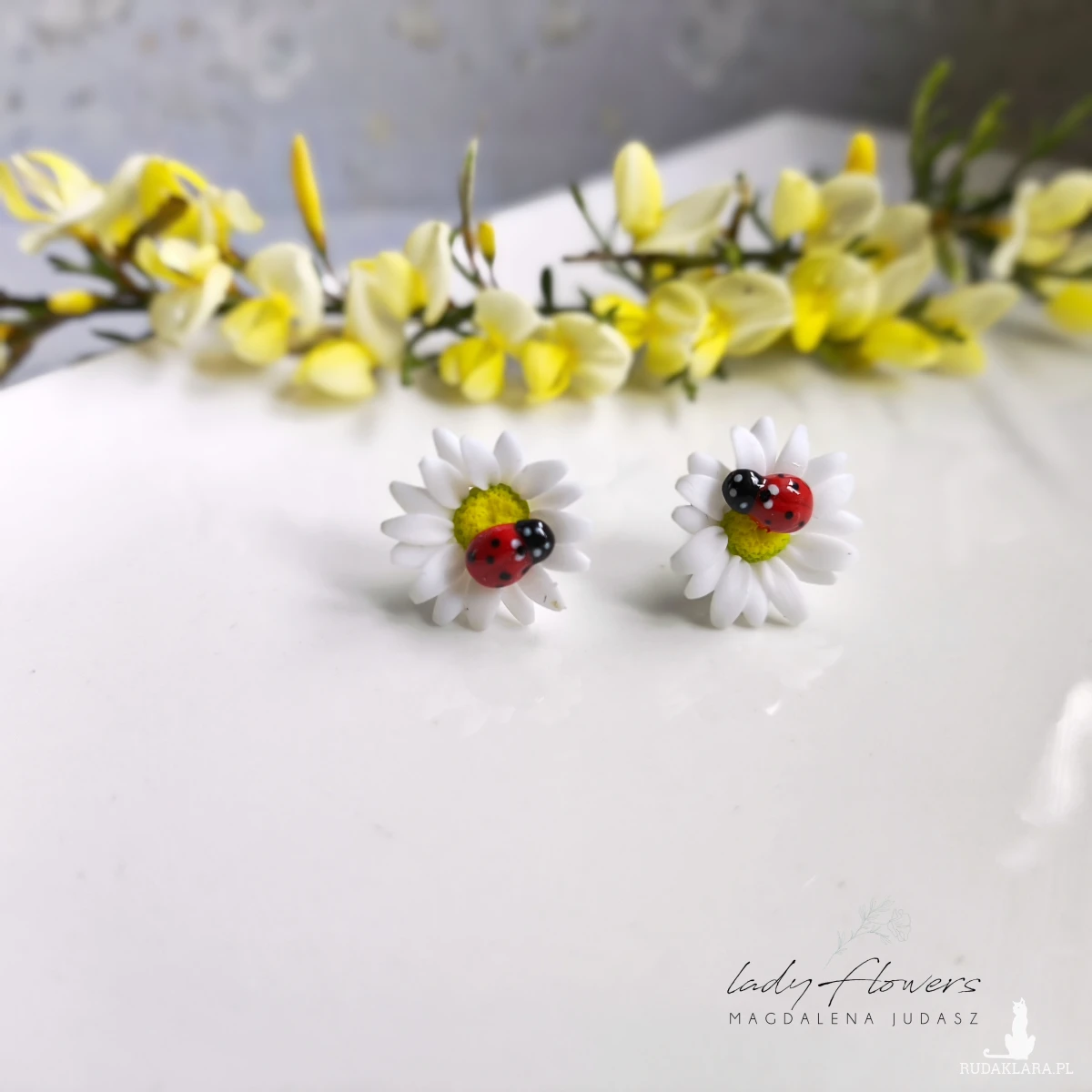 Kolczyki stokrotki z biedronkami