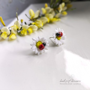 Kolczyki stokrotki z biedronkami