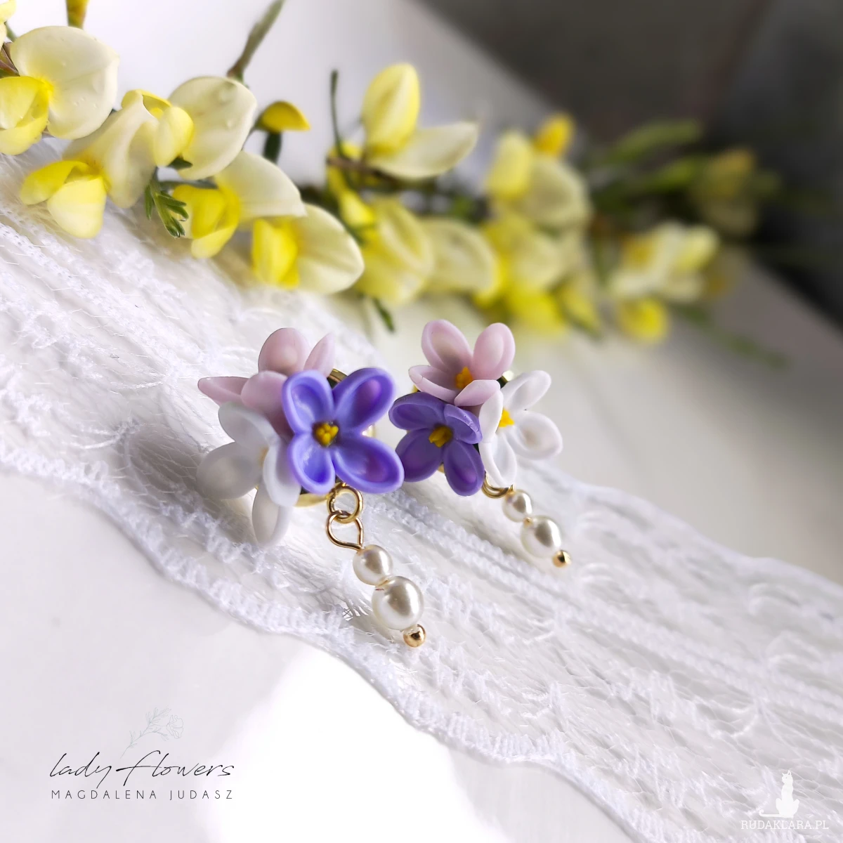 Kolczyki z kolorowymi bzami