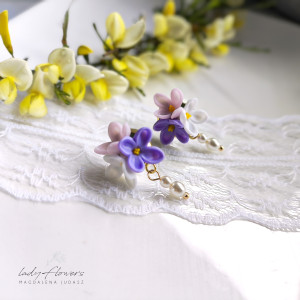 Kolczyki z kolorowymi bzami