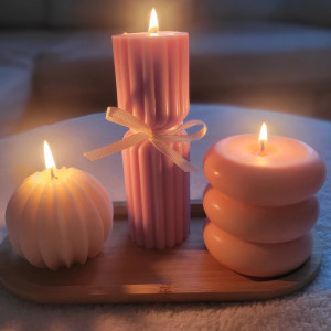 Zestaw upominkowy świec sojowych na drewnianej tacce