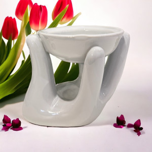 Kominek ceramiczny biały dłoń prezent urodziny