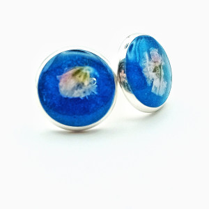 Ręcznie robione kolczyki z żywicy z suszoną gipsówką