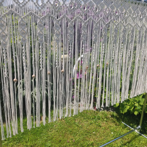 Makramowa firana do okna w stylu Boho