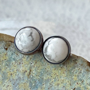 Minimalistyczne sztyfty z howlitami d141