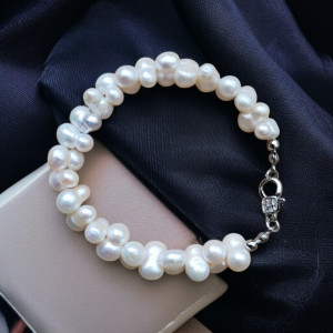 Urocza bransoletka z nieregularnych białych Pereł słodkowodnych
