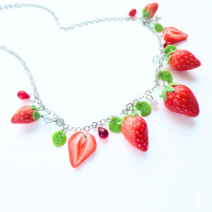 Naszyjnik z truskawkami