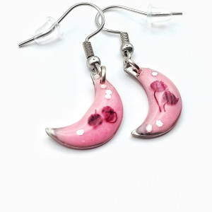 Ręcznie robione kolczyki z żywicy z suszoną gipsówką