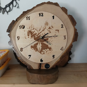 Zegar z podświetleniem