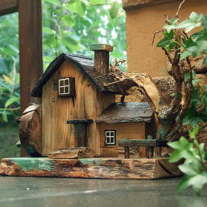 Drewniany domek dekoracyjny - Młyn nad Potokiem