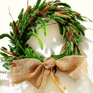 RĘCZNIE WYKONANY WIANEK – INSPIROWANY ZIELONYMI POLSKIMI POLAMI