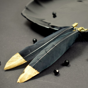 Długie kolczyki pióra - czarno złote