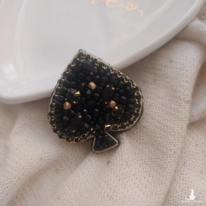 Elegancka broszka pik