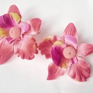 kolczyki kwiatowe fetyszysta nawiedzony woli szpilki zamiast żony