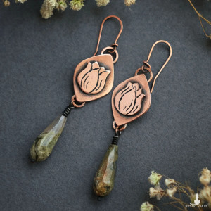 Delikatne kolczyki miedziane tulipany z jaspisem riolit