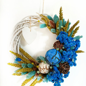 Letni wianek z polnych roślin – naturalna dekoracja z sercem