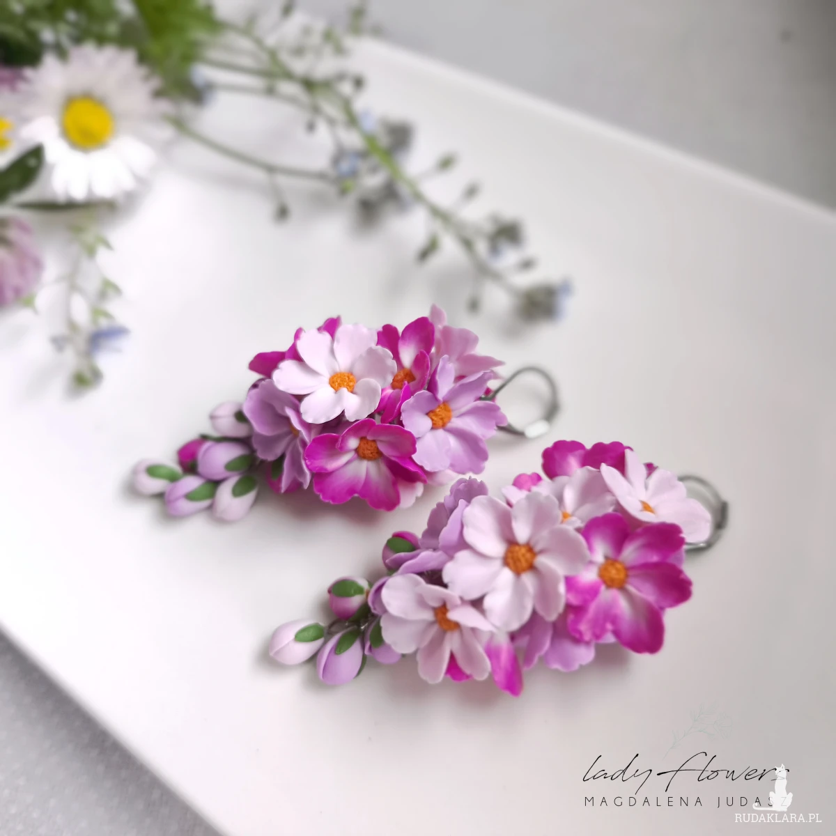 Kolczyki z kwiatami kosmosu